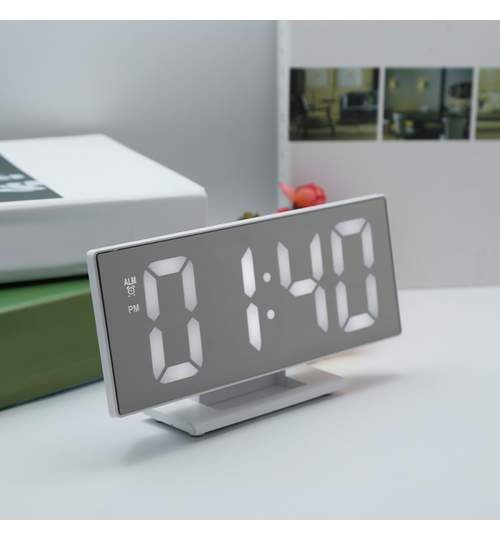 Ceas digital LED tip oglinda cu afisaj calendar, alarma, temperatura + cablu USB alimentare