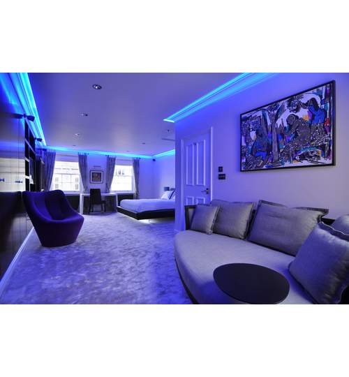 Banda LED RGB Multicolor cu Telecomanda, 300 LED-uri, Lungime 5m, Interior Exterior, Rezistenta la Apa, Iluminare Ambientala Casa