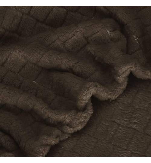 Patura plusata moale si calduroasa, in relief, cu 2 fete, dimensiune 170x210 cm, culoare Maro