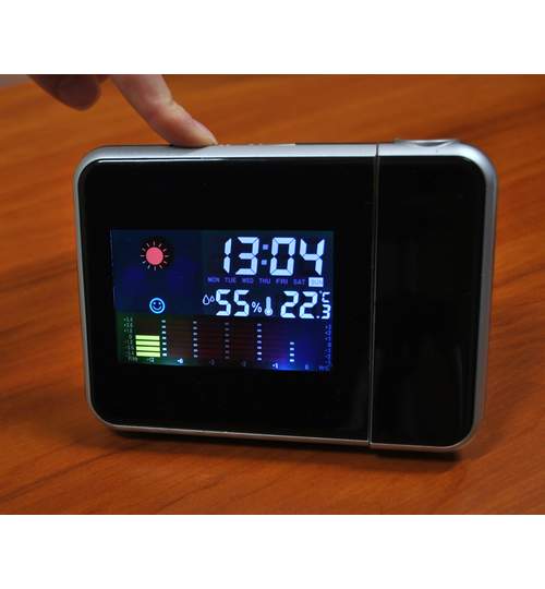 Statie meteo cu ceas digital, alarma, calendar si proiector al orei pe perete